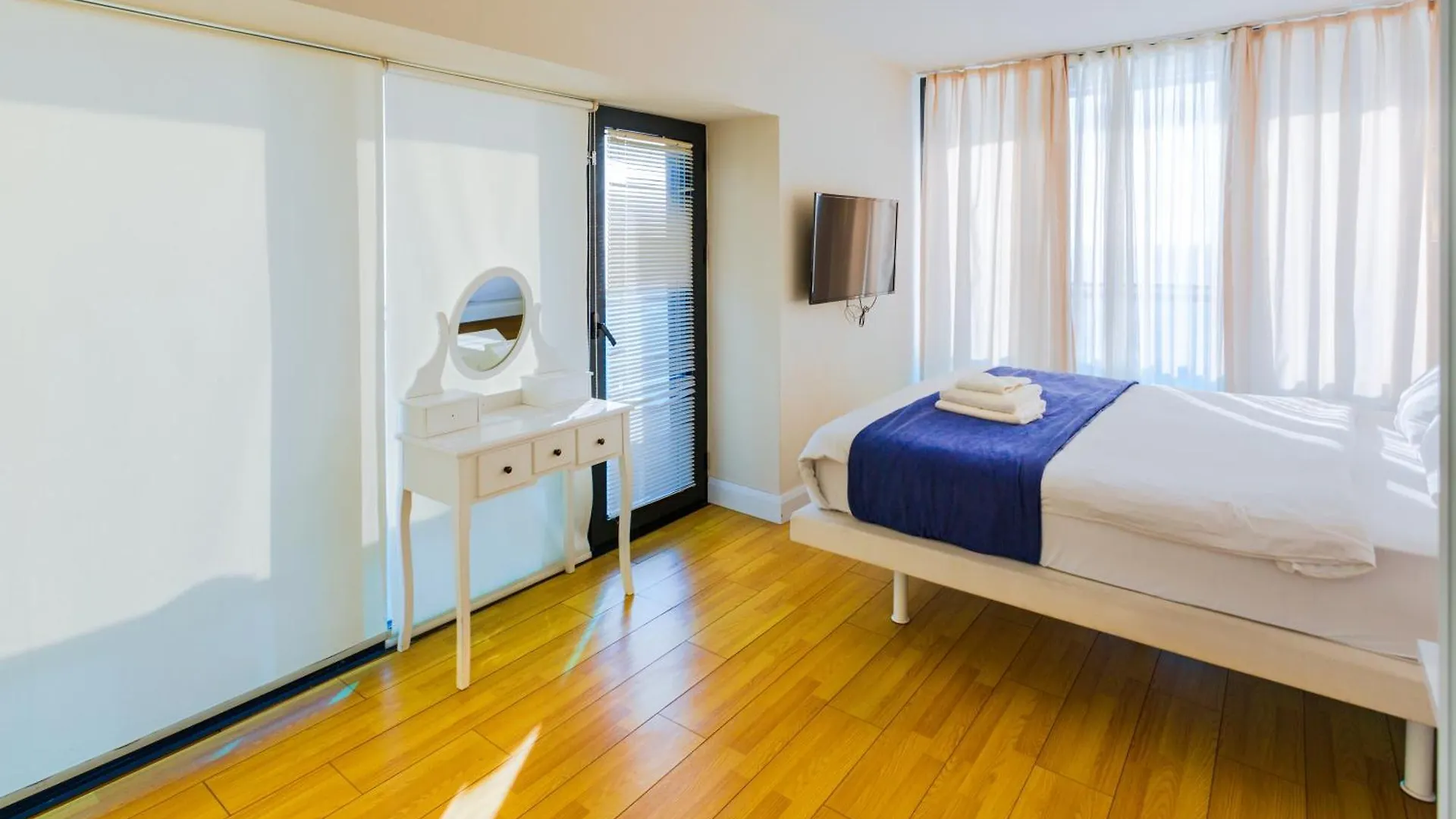 Seasonal - Beautiful Apartments Near The Sea - Orbi City N1 Batumi 0*,  Georgia