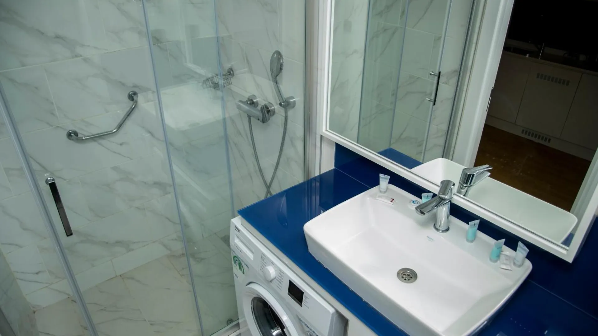 Aparthotel Seasonal - Beautiful Apartments Near The Sea - Orbi City N1 Batumi